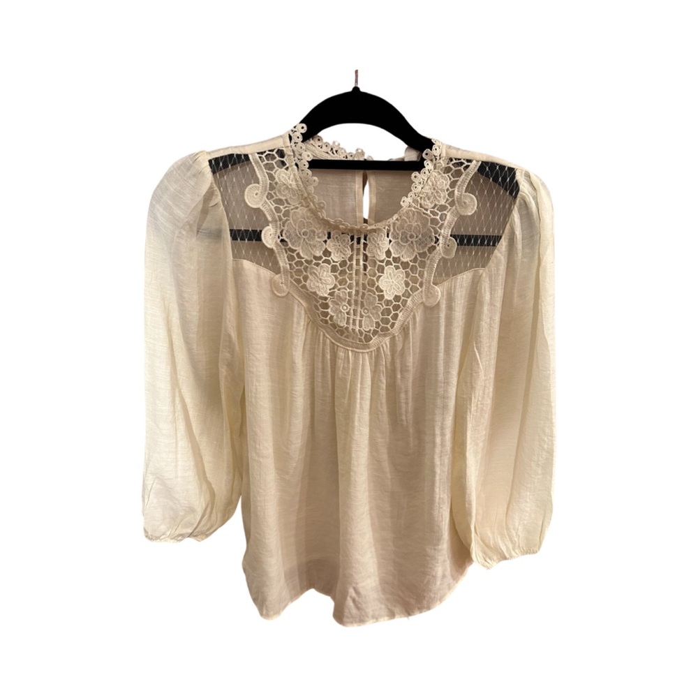E & M Blouse with Lace Inset and Keyhole button back, Size M.  NWOT.